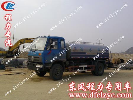 東風(fēng)145灑水車(chē)按照預(yù)約時(shí)間準(zhǔn)時(shí)到達(dá)用戶(hù)所在地