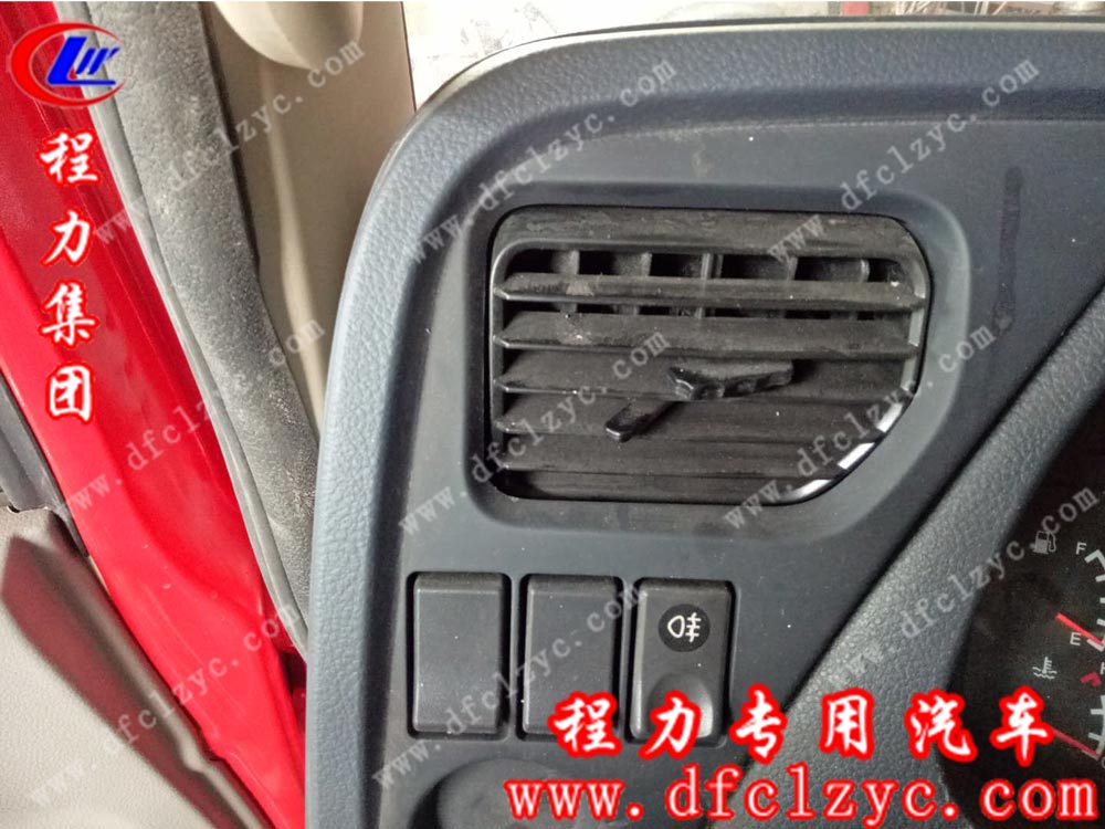 東風(fēng)天錦水罐消防車(chē)（國(guó)五）內(nèi)視圖