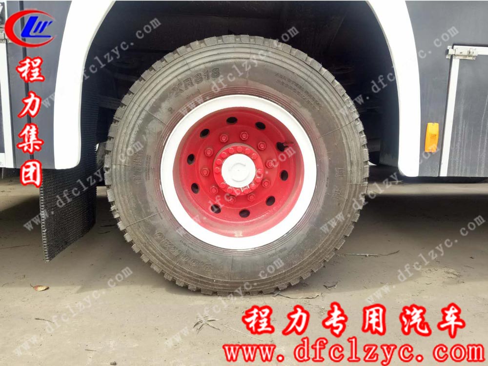 東風(fēng)天錦水罐消防車(chē)（國(guó)五）外觀細(xì)節(jié)圖