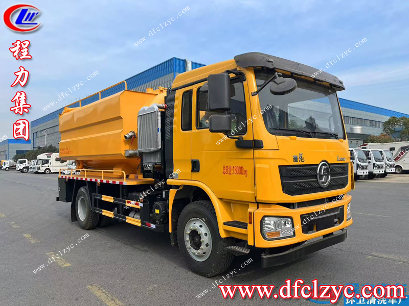 程力專汽德龍清洗吸污車：卓越性能，清潔先鋒